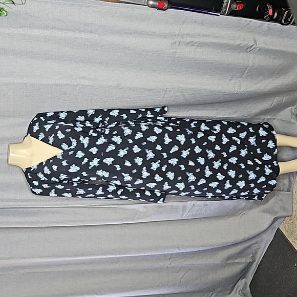 H& M MAXI WRAP DRESS IN BLACK WITH BLUE DESIGN SIZE MEDIUM - Picture 2 of 8